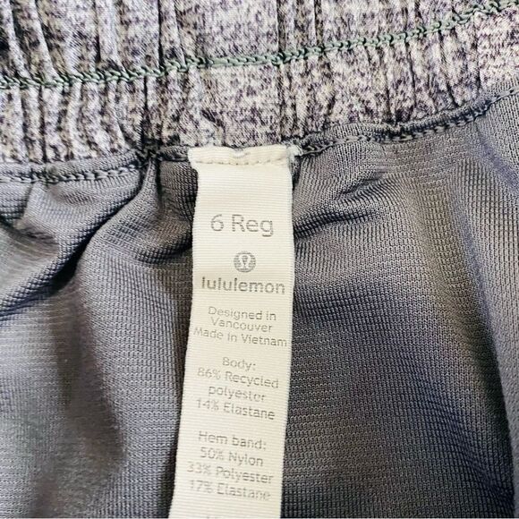 LULULEMON HOTTY HOT SHORT II 2.5” - Picture 11 of 11